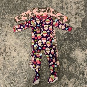 2 Pair of Carter’s footie pajamas size 3T
